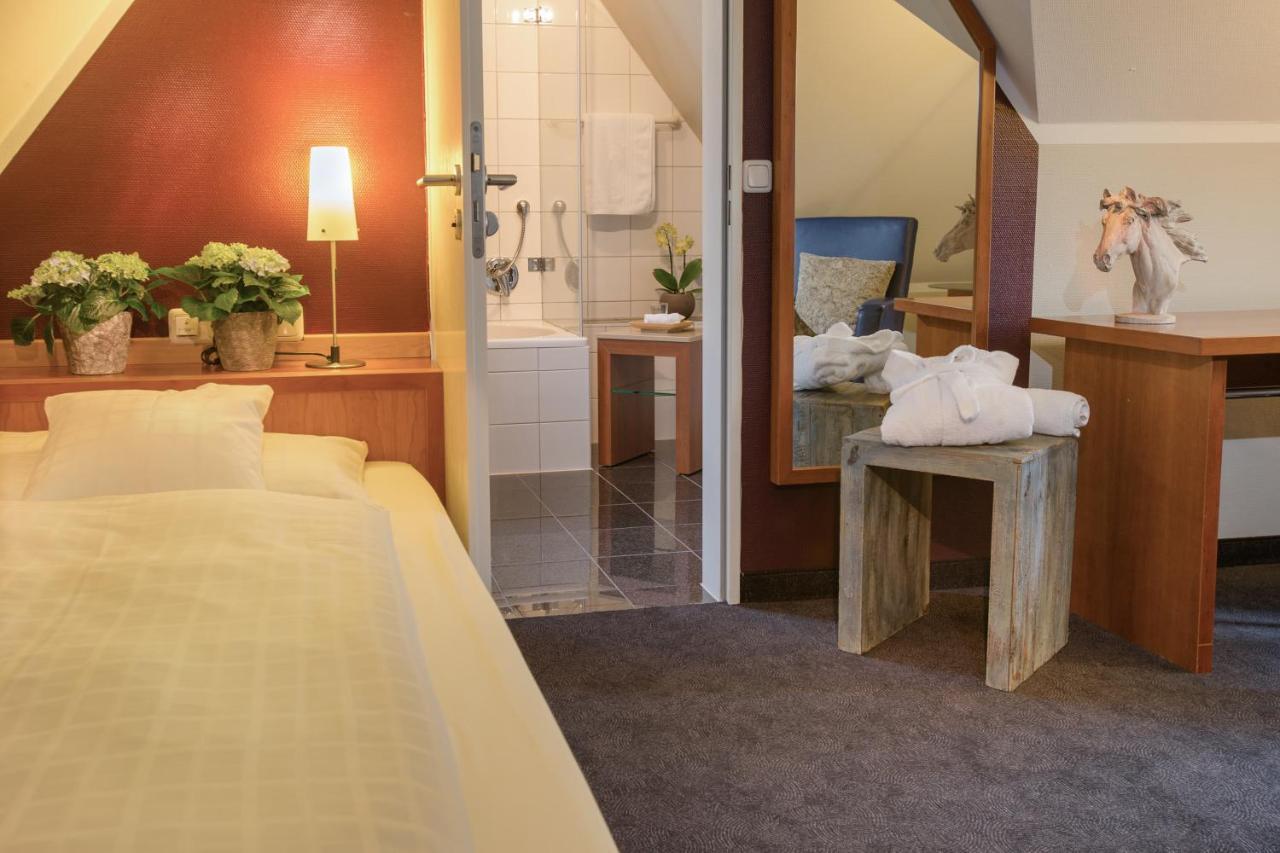 Seehotel Niedernberg - Das Dorf Am See Eksteriør bilde