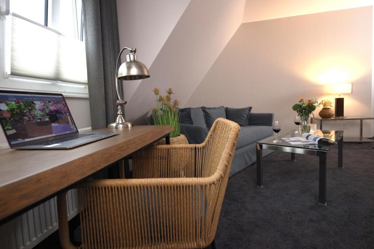 Seehotel Niedernberg - Das Dorf Am See Eksteriør bilde