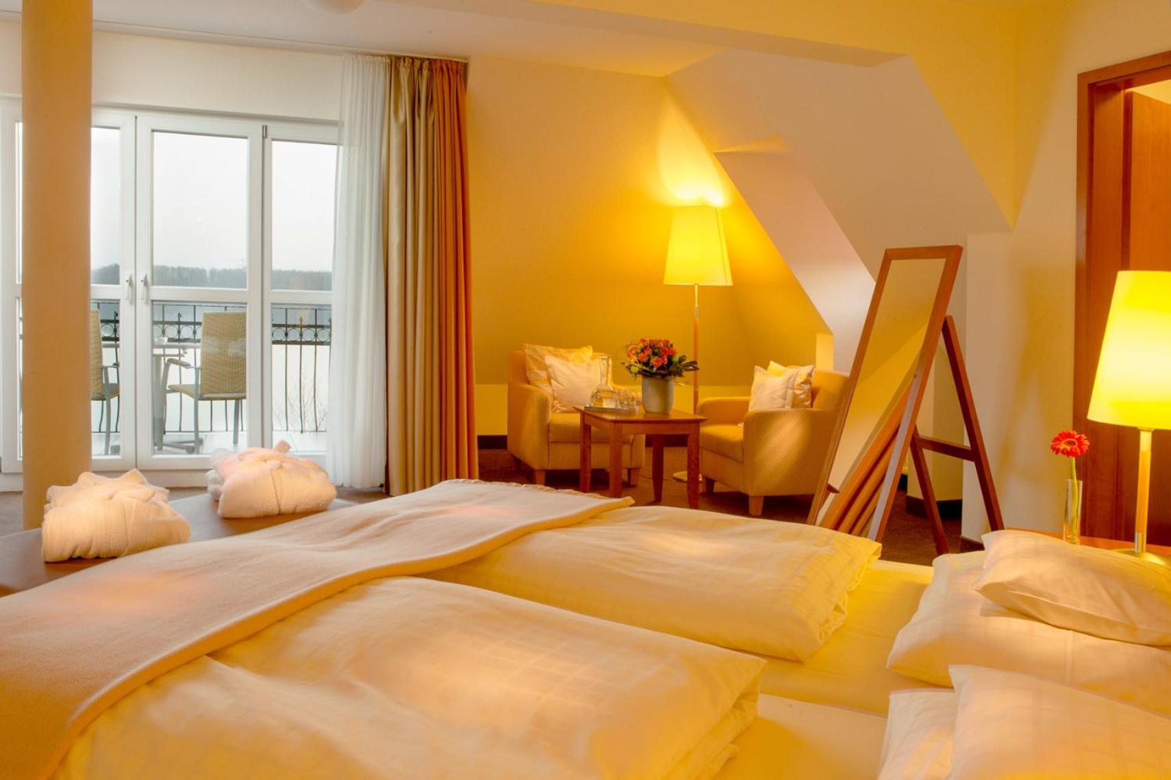 Seehotel Niedernberg - Das Dorf Am See Eksteriør bilde