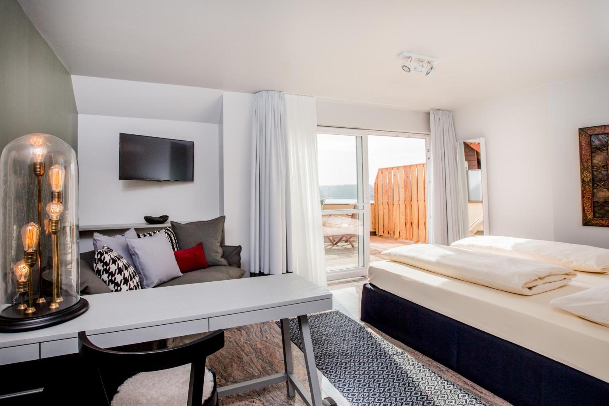 Seehotel Niedernberg - Das Dorf Am See Eksteriør bilde