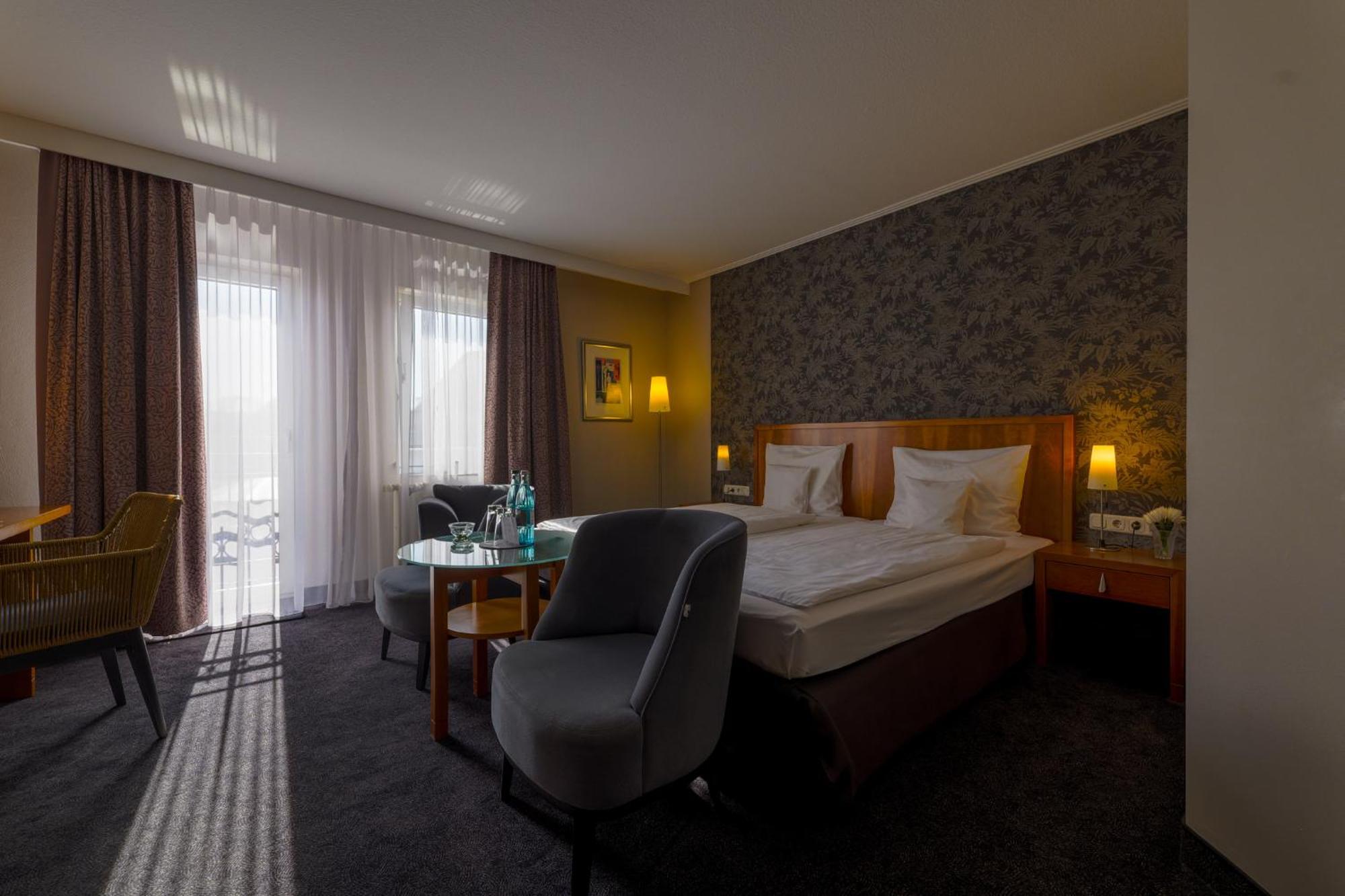 Seehotel Niedernberg - Das Dorf Am See Eksteriør bilde