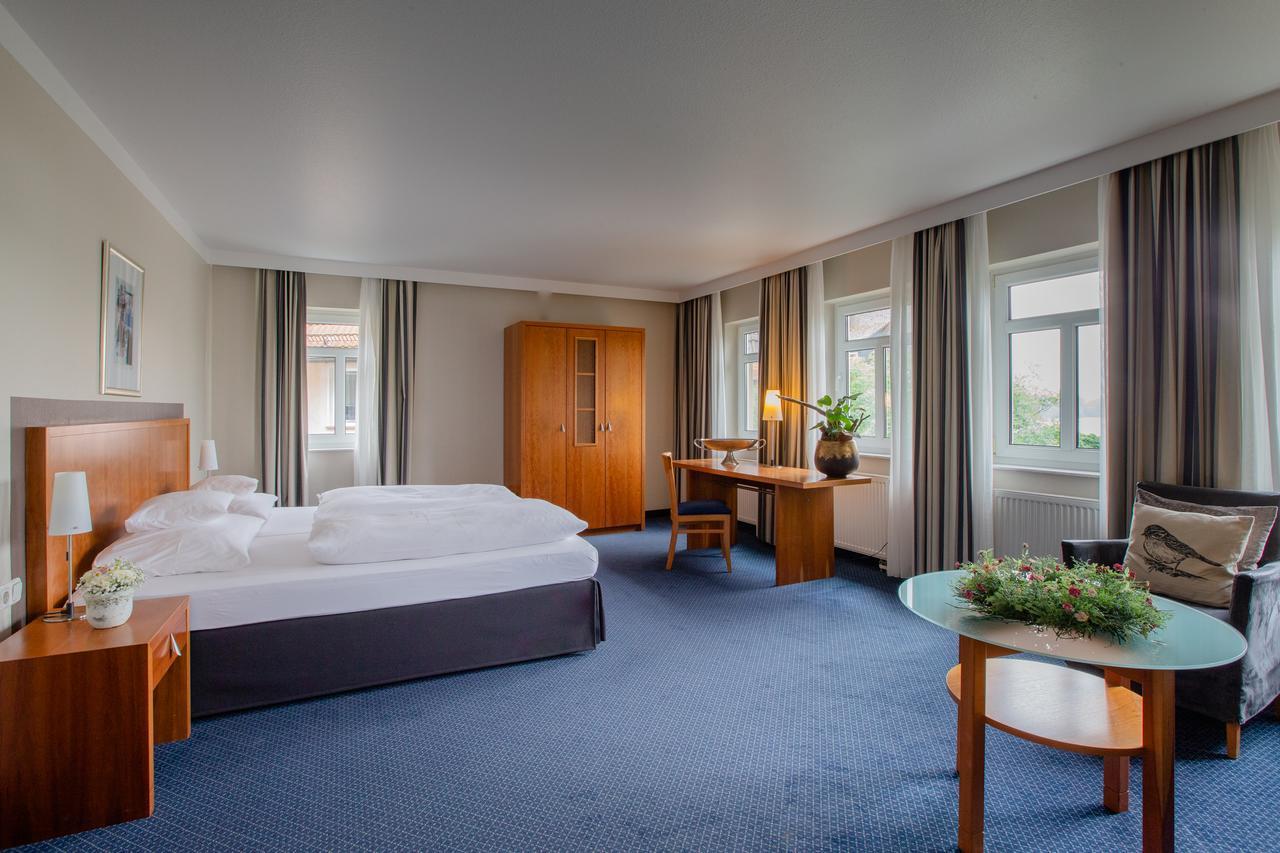Seehotel Niedernberg - Das Dorf Am See Eksteriør bilde