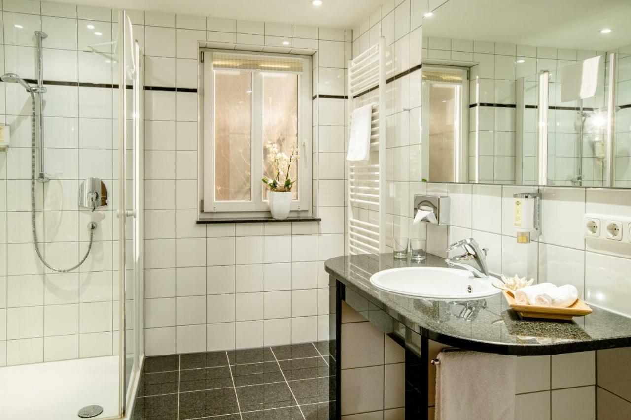 Seehotel Niedernberg - Das Dorf Am See Eksteriør bilde