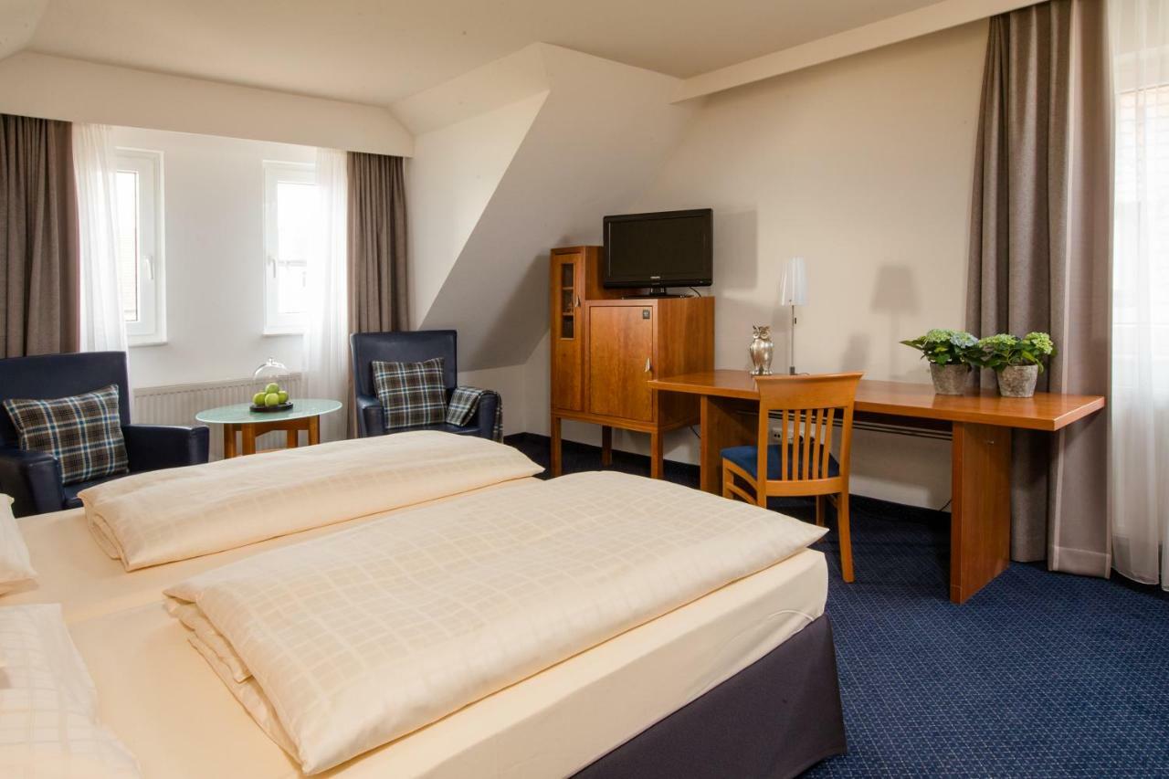 Seehotel Niedernberg - Das Dorf Am See Eksteriør bilde