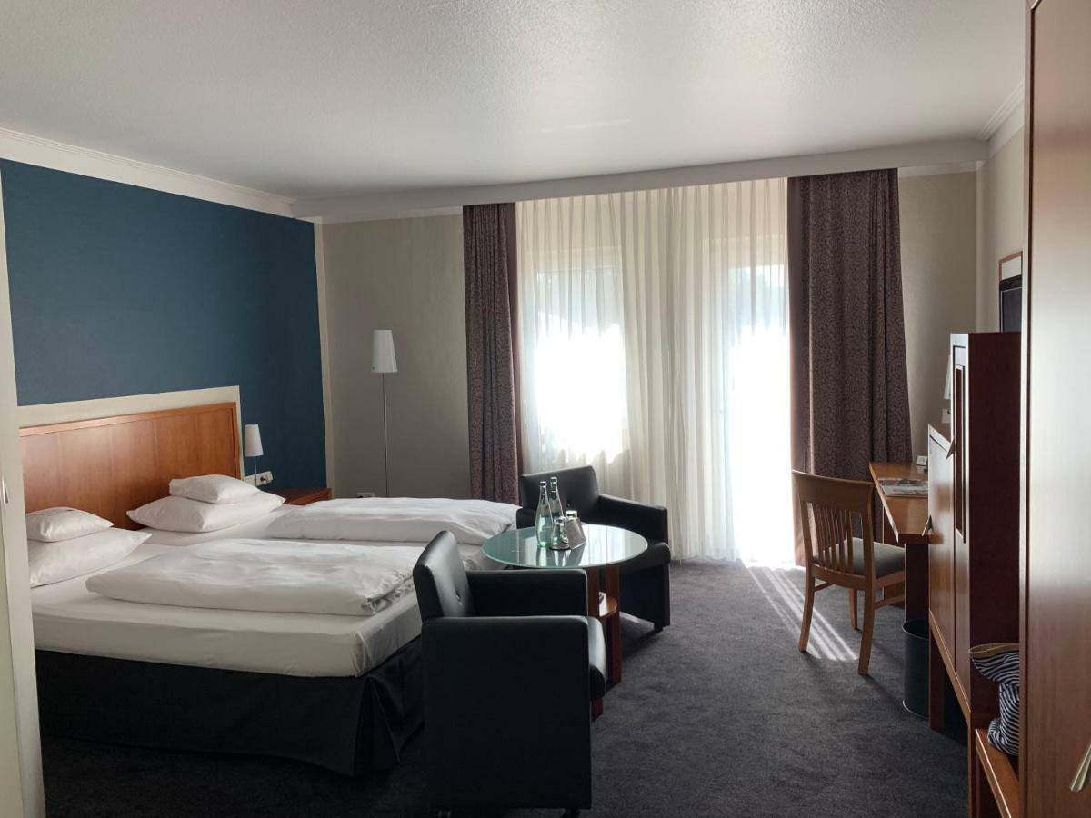 Seehotel Niedernberg - Das Dorf Am See Eksteriør bilde